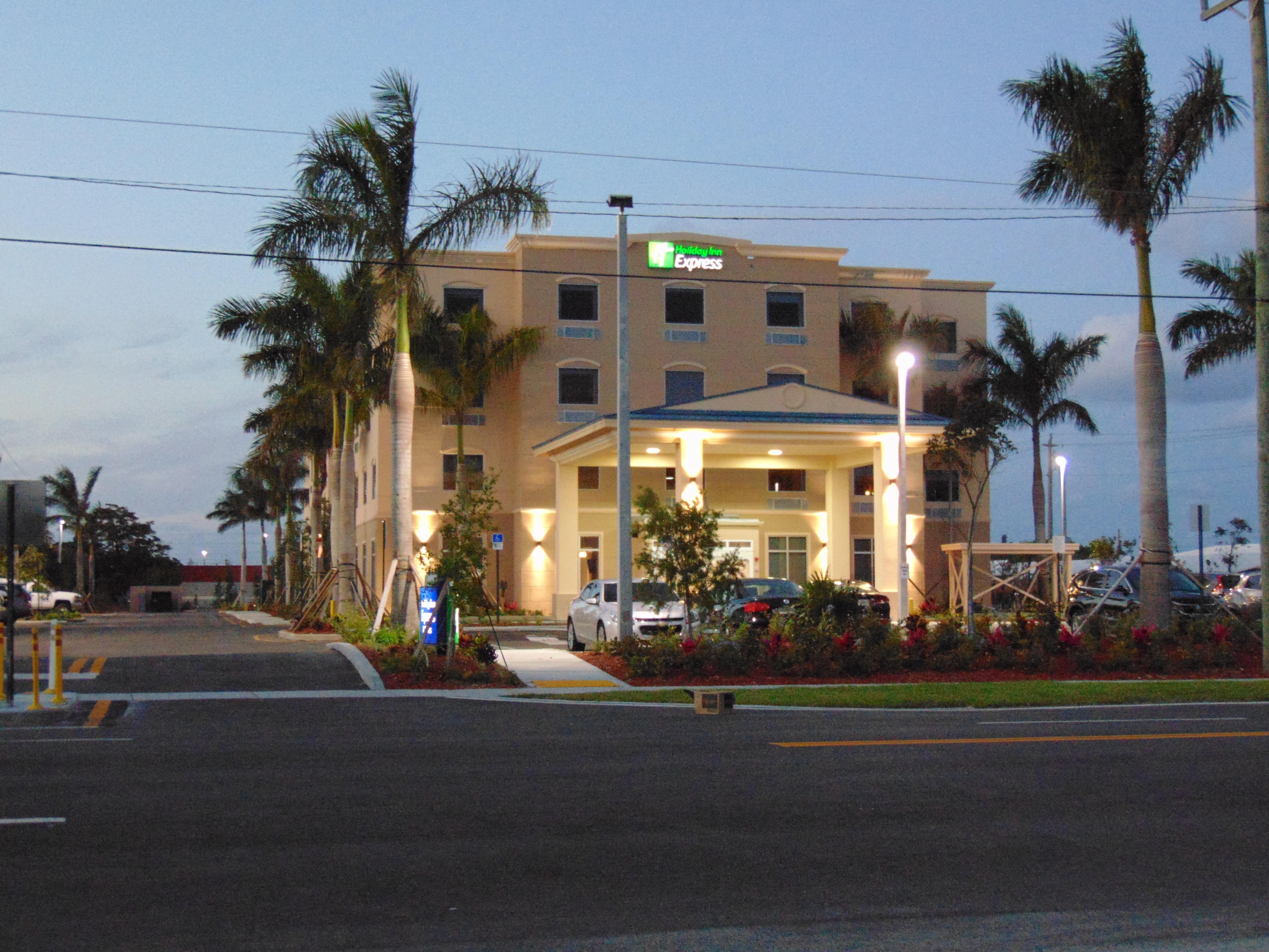 Holiday Inn Express & Suites Boynton Beach West By Ihg Exterior photo